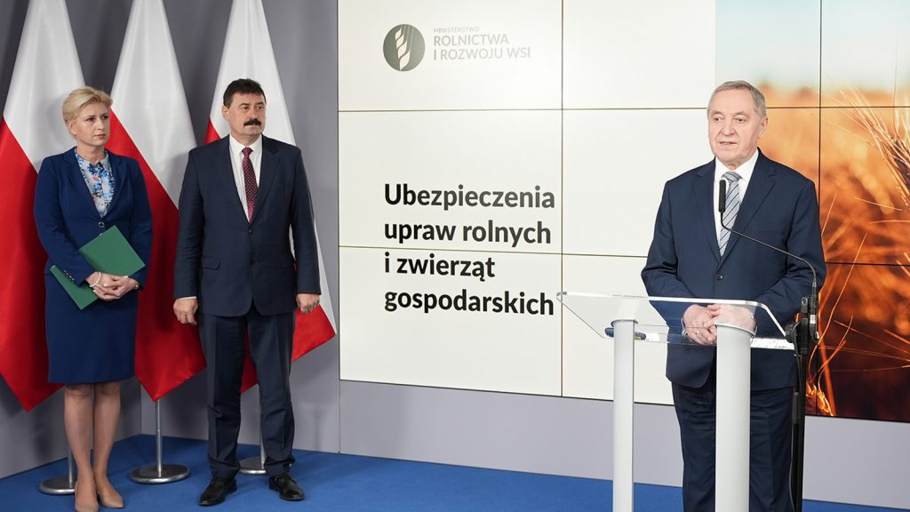 Prezes KRUS Aleksandra Hadzik, sekretarz stanu Ryszard Bartosik oraz wicepremier Henryk Kowalczyk