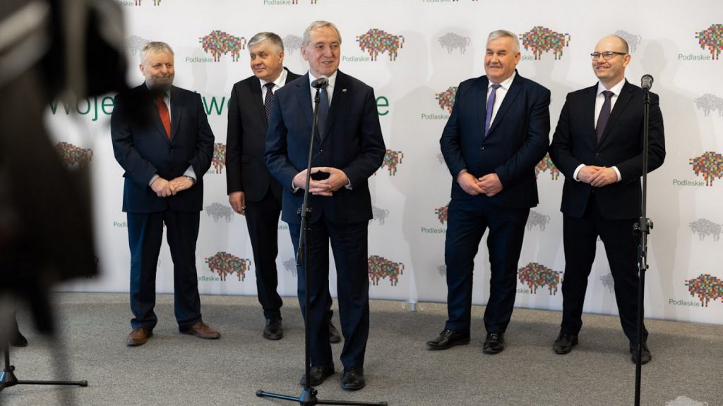 Wicepremier H. Kowalczyk podczas briefingu prasowego.