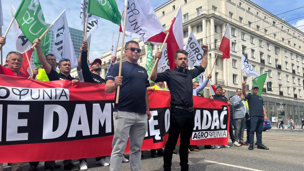 Protest rolników w Warszawie. Po prawej lider AgroUnii Michał Kołodziejczak.