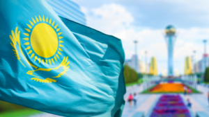 Flaga Kazachstanu, w tel stolica Nursułtan
