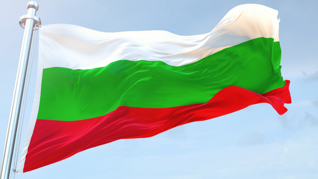 Flaga Bułgarii na maszcie