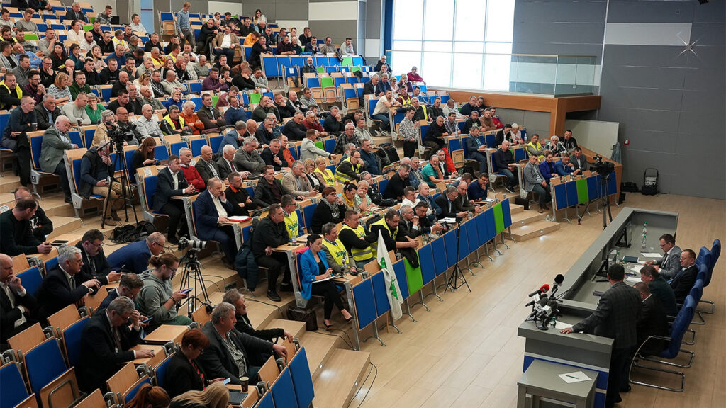 Spotkanie ministra Roberta Telusa z przedstawicielami protestujących rolników.