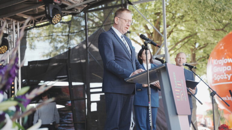 Minister Robert Telus podczas IV Krajowych Dni Pola Sielinko 2023.